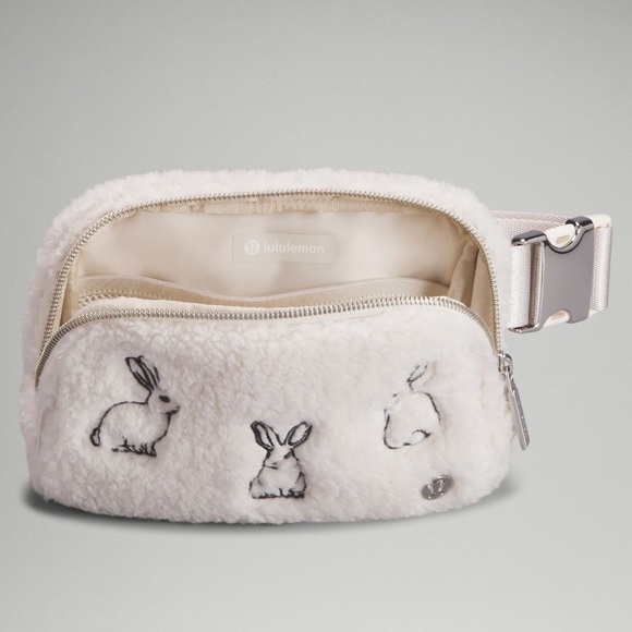 Rare BNWT Lululemon New Year Everywhere Belt Bag 1L Fleece Rabbit - Picture 4 of 12